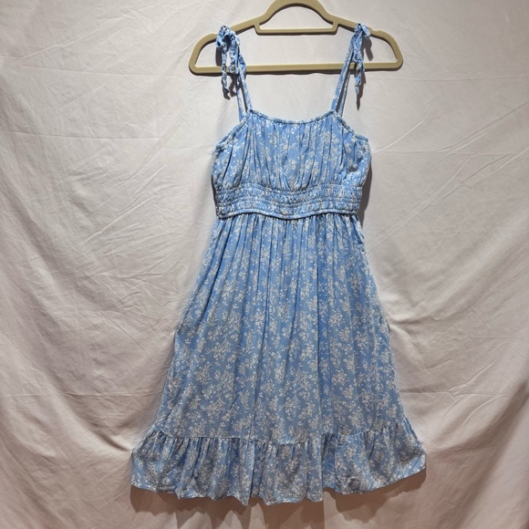 RSQ Dresses & Skirts - RSQ Tier Printed Dress Light Blue White Floral Pattern Size L Adjustable Straps